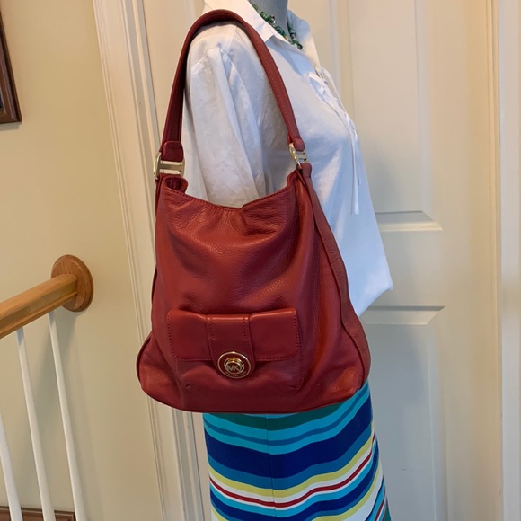 Red Michael Kors Pebbled Hobo bag with gold accents - Picture 4 of 10